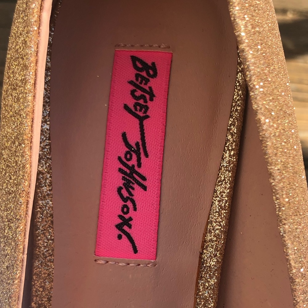 Betsey Johnson Pump - Picture 5 of 8